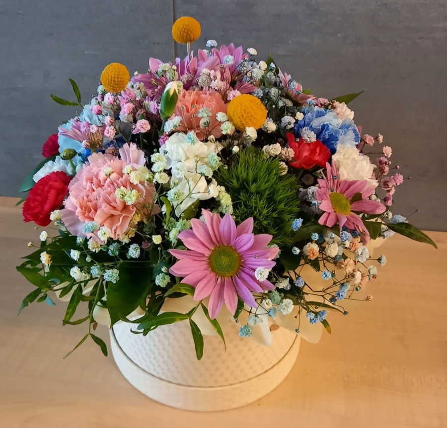 Įvairių gėlių dėžutė